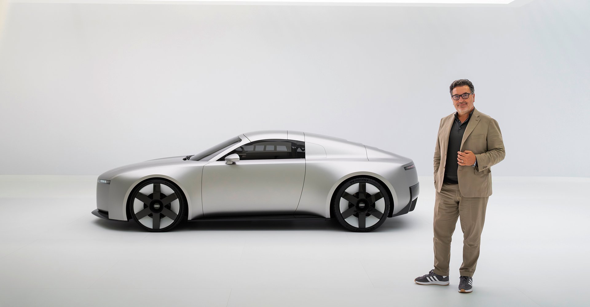 Glavni kreativni direktor Massimo Frascella pred Audijevim konceptom C.