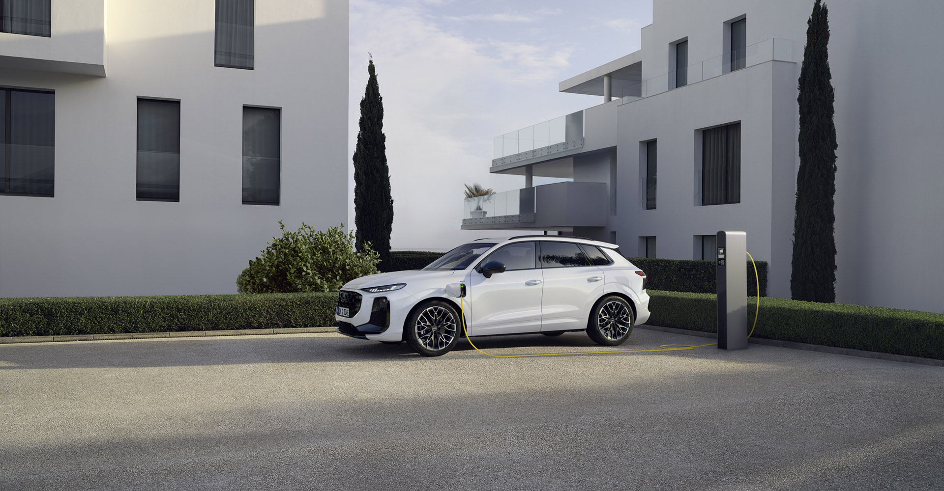 Novi Audi Q3 e-hybrid, brezkompromisno vsestranski.