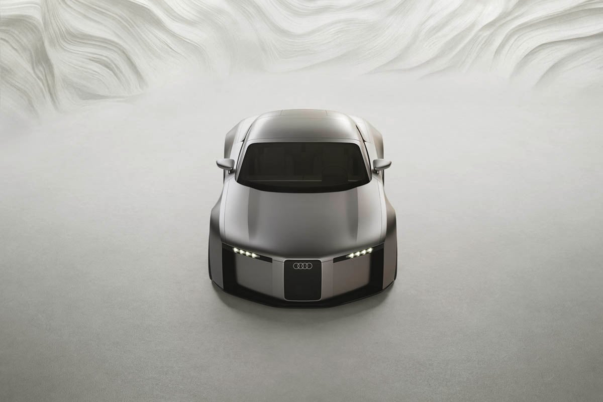 Konceptno vozilo Audi Concept C od spredaj, iz rahlo dvignjene perspektive.